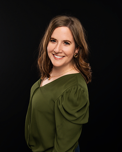Headshot of Lyndsey, Operations Manager of Sportsline Photography